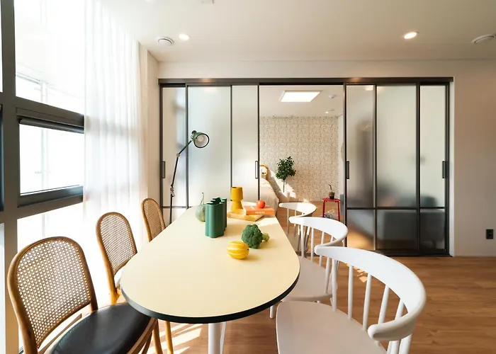 Hongik Univ Station Wave Family Suite #4